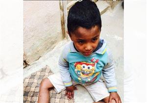 عمره 5 سنوات ..أب يعذب ابنه بوحشيه ويجرده من ملابسه