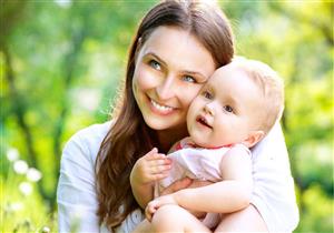 مقارنة بالآباء.. الأمهات أكثر تضحية من أجل الأبناء لهذا السبب