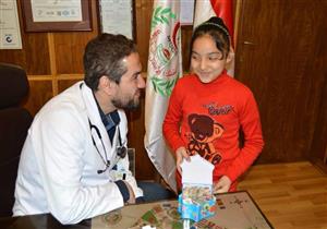 "جنى" تبرعت بحصالتها لمستشفى الأطفال بالمنصورة: "جيت أخفف ألم إخواتي"