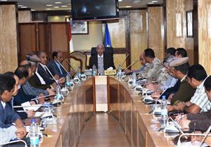 بالصور.. محافظ أسوان يراجع مع القيادات الأمنية والتنفيذية آخر استعدادات الانتخابات