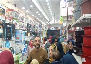 رغم تخفيضات عيد الأم.. تجار: "الناس بطلت تشتري هدايا"  