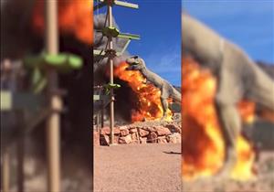 حريق مجسم طبيعي لتيرانوصور بسبب عطل كهربائي