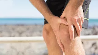 "ألم شديد وطقطقة".. 5 أعراض لخشونة الركبة