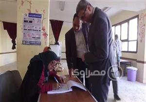 أمين عام مجلس النواب يدلي بصوته في انتخابات الرئاسة بإحدى مدارس أكتوبر