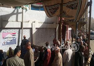 بالصور- سيارات لنقل الناخبين مجانا إلى مقرات اللجان في الإسكندرية