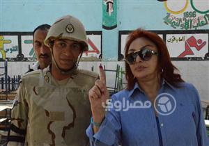 بالصور.. نبيلة عبيد تدلي بصوتها في الانتخابات الرئاسية