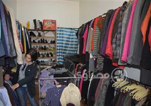 بالكيلو والقطعة.. بيع الملابس المستعملة لم يعد يقتصر على الوكالة