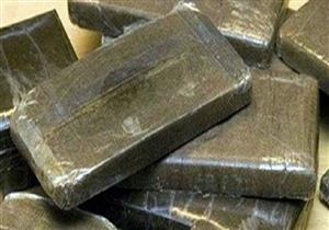 ضبط 14 طربة حشيش بحوزة عاطلين في بولاق الدكرور