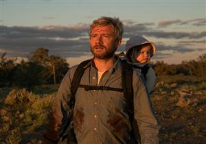 بالصور والفيديو.. مارتن فريمان أب يخاطر بحياته من أجل طفلته في "Cargo"