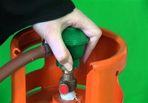 بعد حب 3 سنوات.. ريم تطلب الخلع: زوجي غيور فتح علي أنبوبة الغاز علشان يحرقني