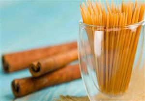 ما أضرار استخدام خلة الأسنان؟.. (فيديو)