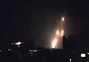 بالفيديو.. مضادات الصواريخ تتصدى للهجوم على سوريا