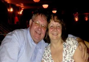 أب يخسر 50 كيلو جراما من وزنه كي ينقذ حياة ابنه المصاب بالسرطان