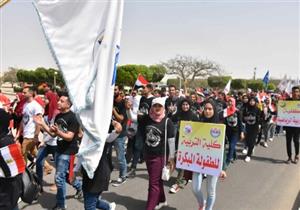 بالصور- مسيرة بالأعلام والأغاني الوطنية في احتفالات جامعة السادات بعيدها الخامس