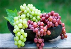 رغم فوائده.. طبيبة تحذر 6 فئات من تناول العنب 