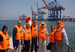 بالصور- موانئ بورسعيد تستقبل وفدا من "باثفايندر" أمريكية