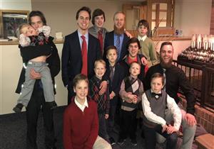 زوجان يستقبلان طفلهما الـ 14