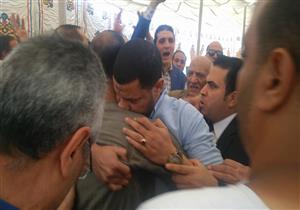 بالصور.. الكفن ينهي خصومة ثأرية بين عائلتين في البدرشين