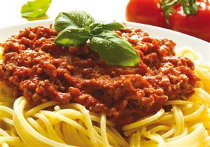 أسهل طريقة لـ"مكرونة إسباجيتي بصلصة البولونيز" فيديو 