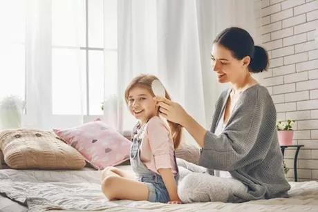 7 أسباب لتساقط الشعر عند الأطفال – إليك أسبابه وطرق علاجه