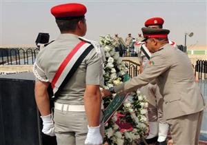 وزير الدفاع ينيب القادة لوضع إكليل الزهور على قبر الجندي المجهول