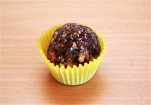 «كرات البلح».. حلوى رمضانية صحية على مائدتك