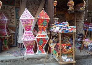 المتر بـ 5 جنيهات.. أسعار "زينة رمضان" في منطقة الخيامية