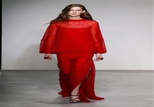 تألقي بالأحمر الجريء في سهراتكِ الربيعية