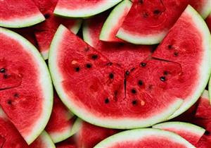 فوائد لا تتوقعها.. ماذا يحدث لجسمك عندما تأكل بذور البطيخ؟