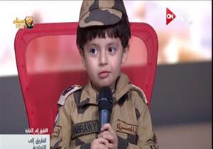 النني يهدي نجل الشهيد الشبراوي "تي شيرت" المنتخب المصري 