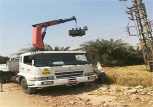 استعدادًا للصيف.. إحلال وتجديد المحولات الكهربائية في الأقصر