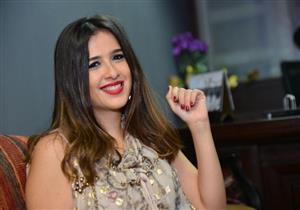 صورة.. ياسمين عبد العزيز تكشف عن مصمم فستان زفافها