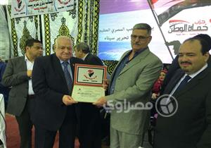 مؤسس "الصاعقة" يكرم عددًا من أهالي شهداء سيناء