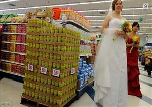 زوجان أمريكان يعقدان قرانها وسط "الجزر والبازلاء"