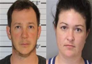 خافا أن تقتلهما.. زوجان يجوعان طفلتهما ويحبسانها في الحمام