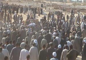 بالصور- إسنا تودع ضحايا حادث "صحراوي سوهاج" 