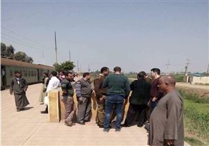 مجهولون قيدوه بالجنازير على شريط السكة الحديد.. نجاة رجل من عجلات قطار بدمياط