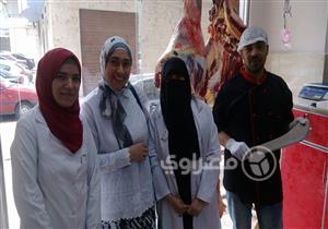 مبادرة 4 طبيبات.. "دكتور اللحمة" يضفي لمسة أنثوية على عالم الجزارة ببنها