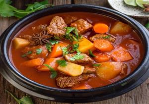  الخضر باللحم.. طاجن صحي يحضر في دقائق