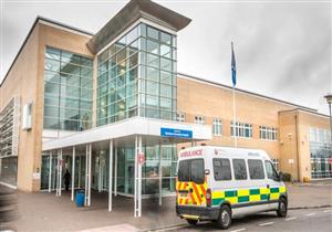 رجل أسترالي ينقذ حياة مليوني طفل بهذا الفعل