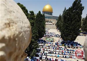 صور- عشرات الآلاف يؤدون صلاة الجمعة في المسجد الأقصى