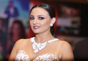 بشرى تنشر صورة جديدة من كواليس "عوالم خفية" تجمعها برامي إمام