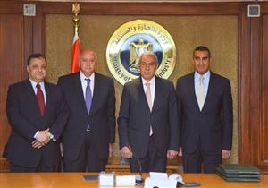 الصناعة: توقيع عقد إدارة شعار القطن المصري لمدة 3 سنوات