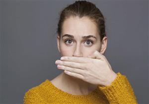 أطعمة ومشروبات تخلصك من رائحة الفم الكريهة (انفوجراف)