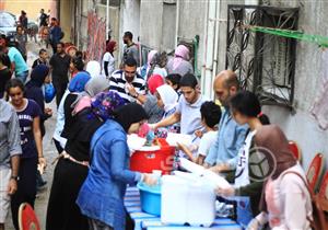 رحلة عطاء قادها شباب الإسكندرية.. "مائدة فرحة" بدأت بـ 50 وجبة وتسعى لإفطار 50 ألف صائم (صور)
