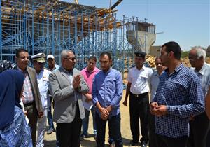 محافظ السويس يتابع إنشاء كوبري الجيش المصري وتطوير الطريق السريع