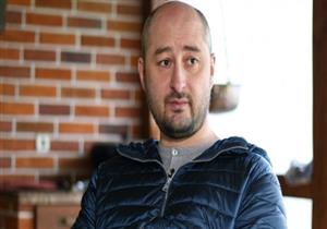 بعد نبأ مقتله بيوم واحد .. صحفي روسي يظهر حيًا في أوكرانيا