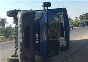 مصرع وإصابة 5 رجال شرطة إثر انقلاب "بوكس" بطريق قنا - نجع حمادي الغربي