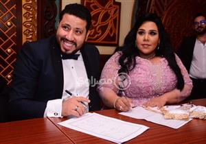 بالصور- شيماء سيف تخطف الأنظار في عقد قرانها..وناقد موضة يعلق