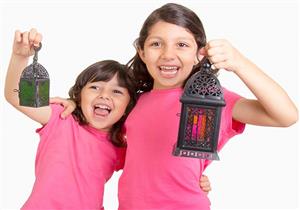 فيديو.. عمرو خالد: 7 خطوات تُحبّبين بها أطفالك في رمضان